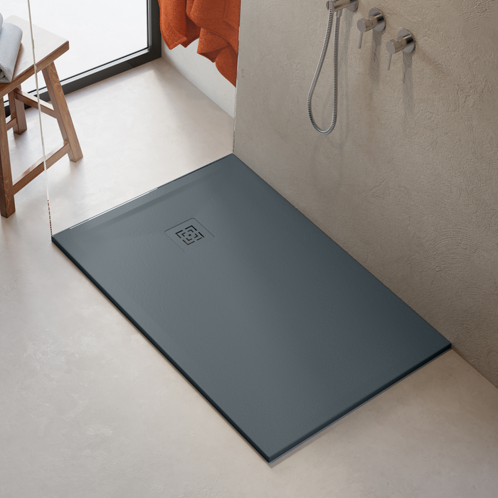 Receveur de douche extra plat 3 cm HALDOR LAVABERG Anthracite RAL 7016 — installé dans une salle de bain moderne