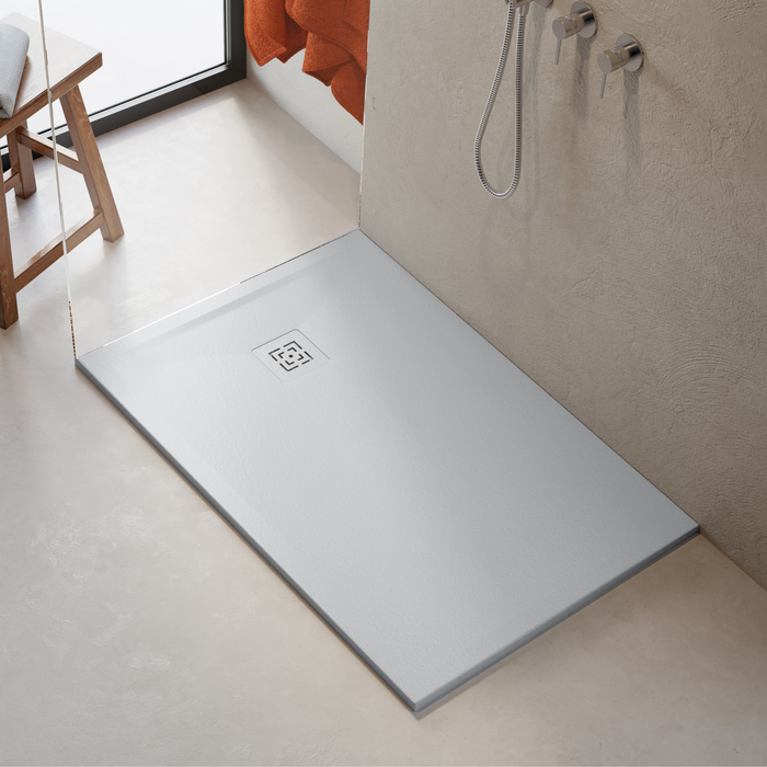 Receveur de douche extra plat 3 cm HALDOR LAVABERG Gris RAL 7040 — installé dans une salle de bain moderne