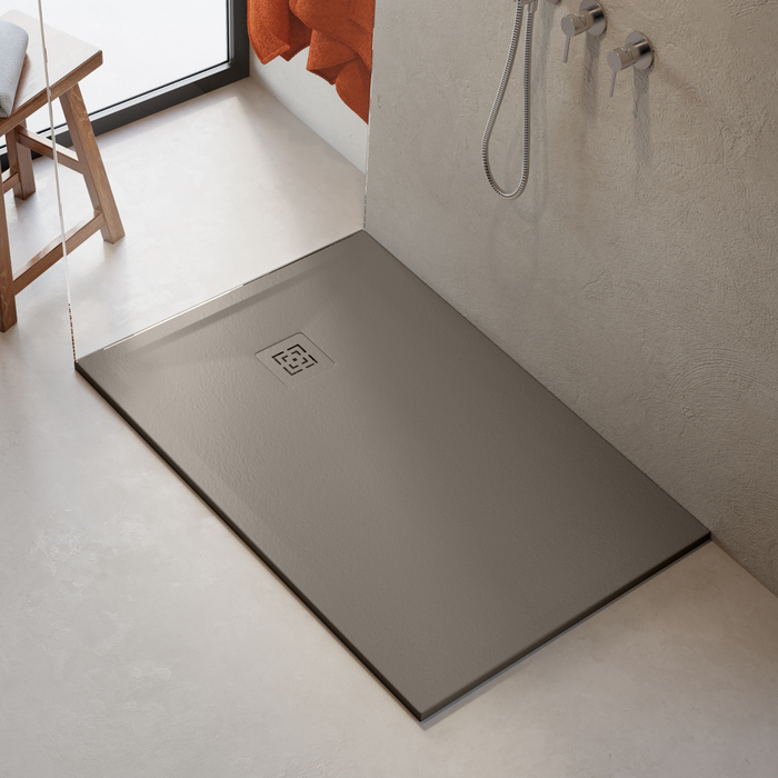 Receveur de douche extra plat 3 cm LAVABERG HALDOR Taupe RAL 7039 — installé dans une salle de bain moderne