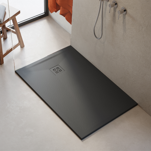Receveur de douche extra plat 3 cm HALDOR LAVABERG Noir RAL 9005 — installé dans une salle de bain moderne