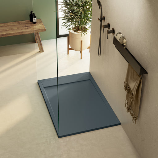 Receveur de douche extra plat 3 cm MAGNUS LAVABERG Anthracite RAL 7016 — installé dans une salle de bain moderne