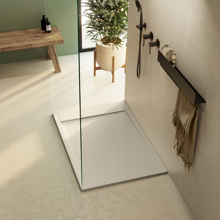 Receveur de douche extra plat 3 cm MAGNUS LAVABERG Beige RAL 1013 — installé dans une salle de bain moderne