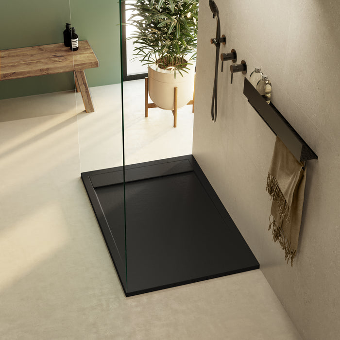 Receveur de douche extra plat 3 cm MAGNUS LAVABERG Noir RAL 9005 — installé dans une salle de bain moderne