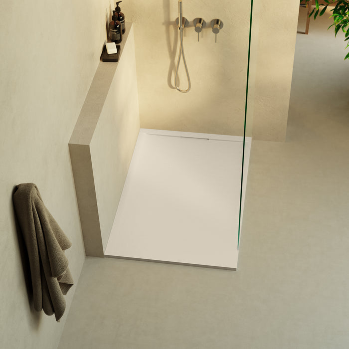 Receveur de douche extra plat 3 cm RAGNAR LAVABERG Beige RAL 1013 — installé dans une salle de bain moderne