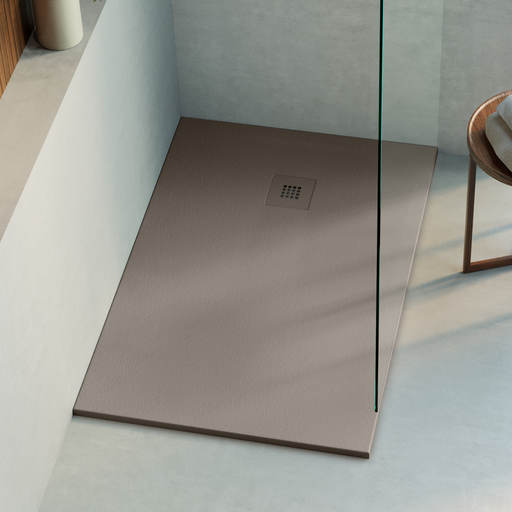 Receveur de douche extra plat 3 cm THOR LAVABERG Taupe RAL 7039 — installé dans une salle de bain moderne