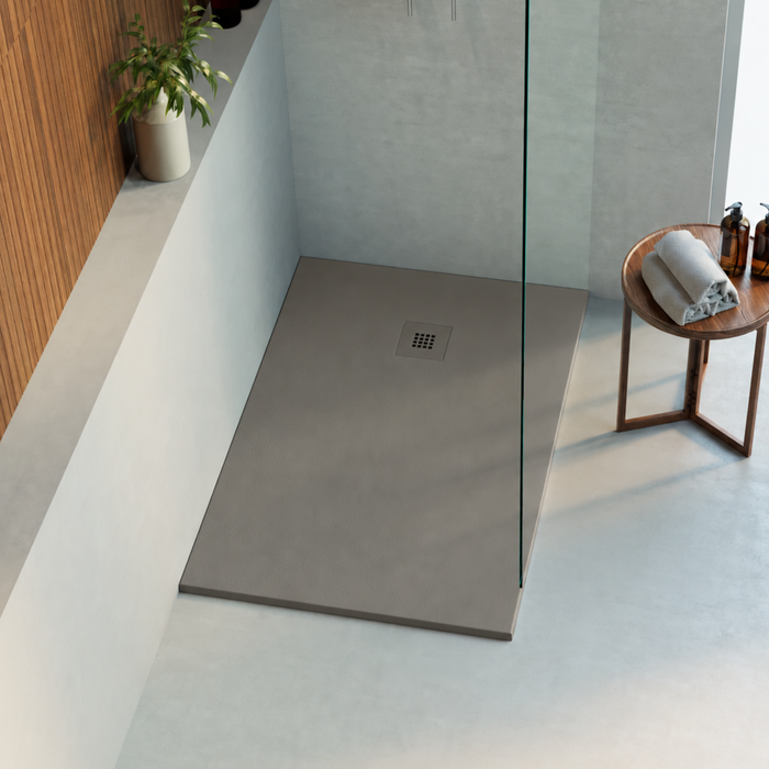 Receveur de douche THOR gris taupe LAVABERG installé dans une salle de bain